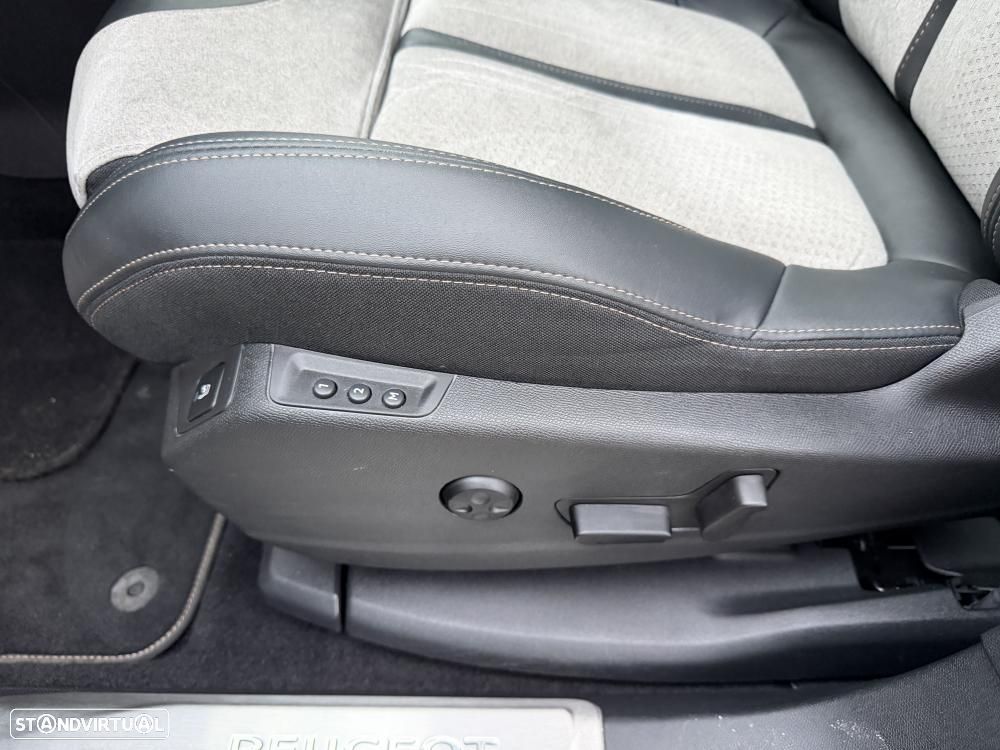 Peugeot 3008 1.6 Hybrid GT Pack e-EAT8 - 19