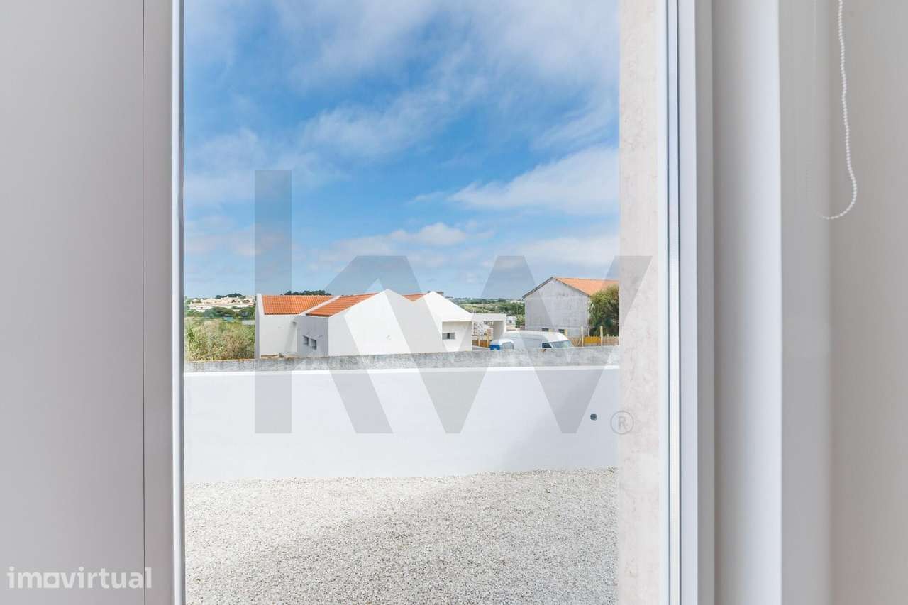 Moradia T2 Totalmente Remodelada com Logradouro | Fontanelas, Sintra - Grande imagem: 5/25