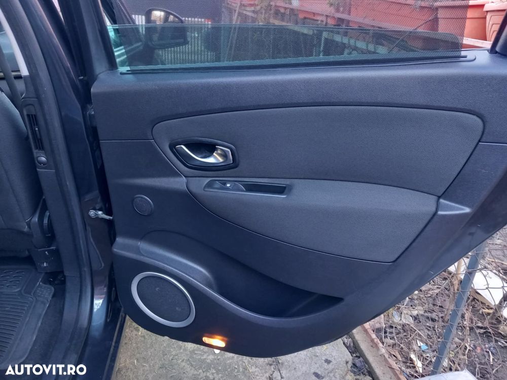 Renault Scenic 2.0 16V 140 CVT Bose Edition - 11