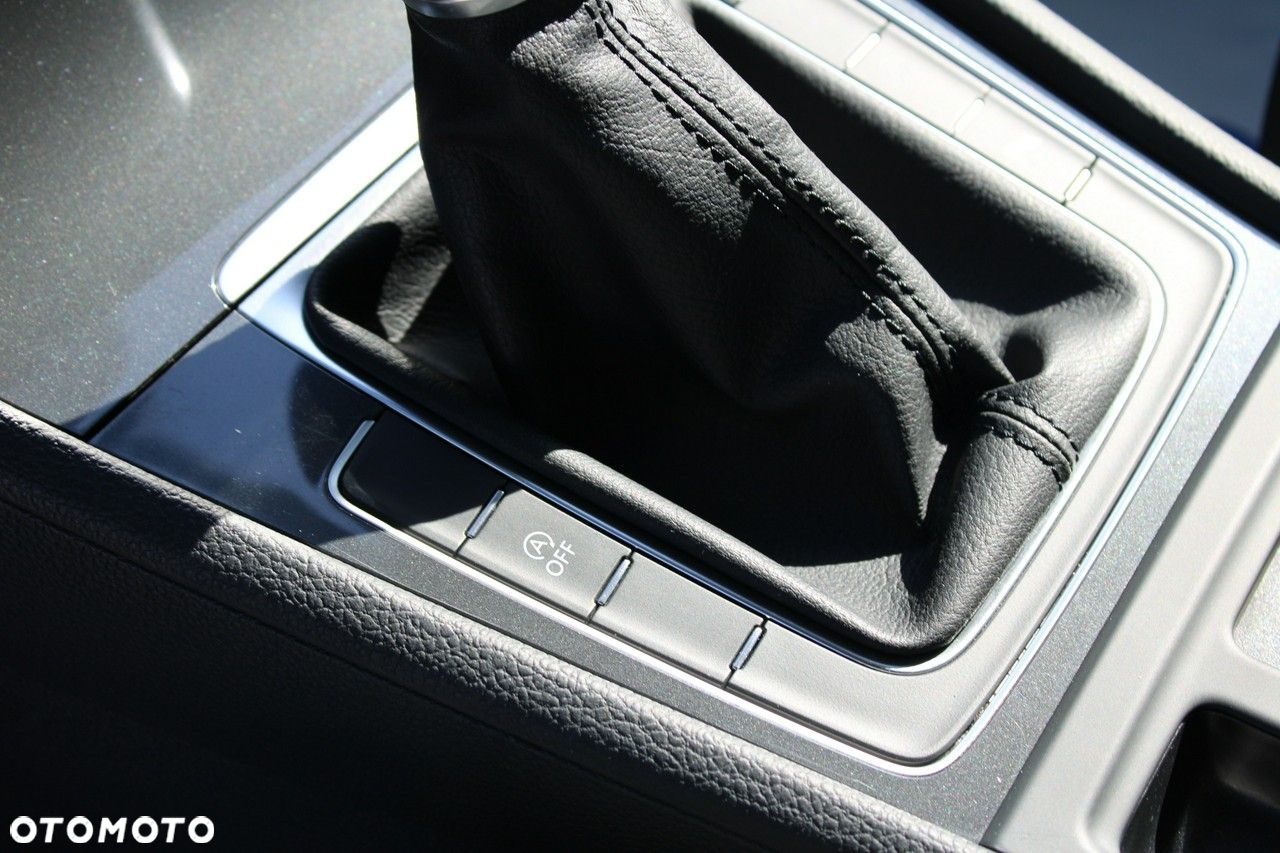 Volkswagen Golf - 26