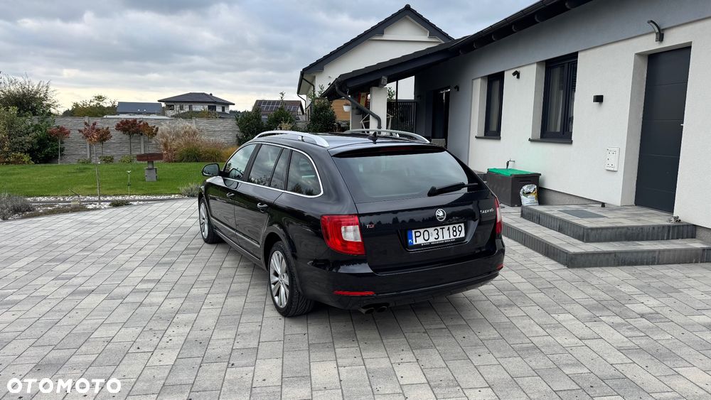 Skoda Superb 2011 photo 4
