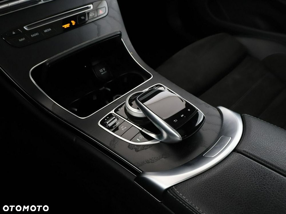 Mercedes-Benz Klasa C 200 9G-TRONIC AMG Line - 29