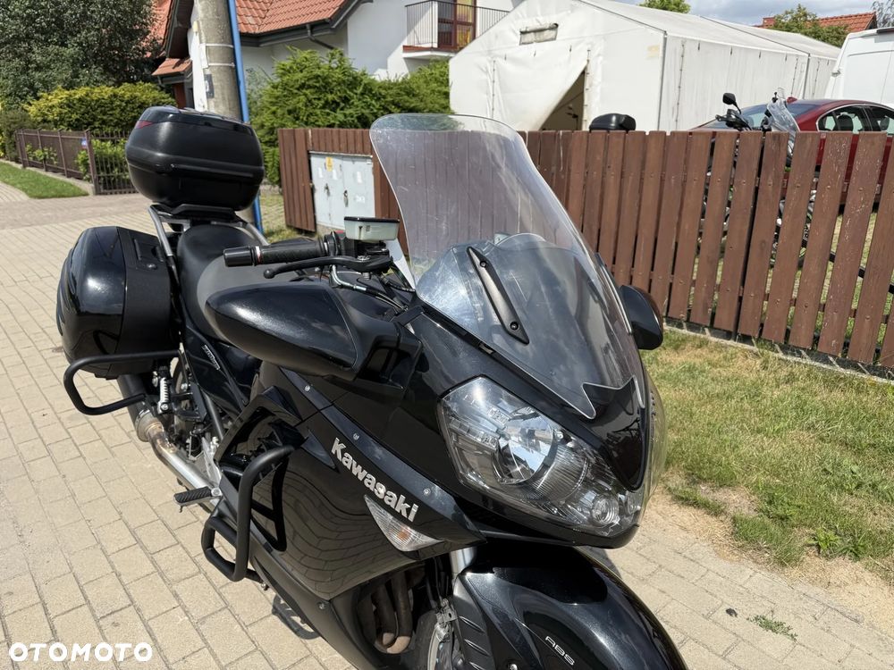 Kawasaki GTR - 9