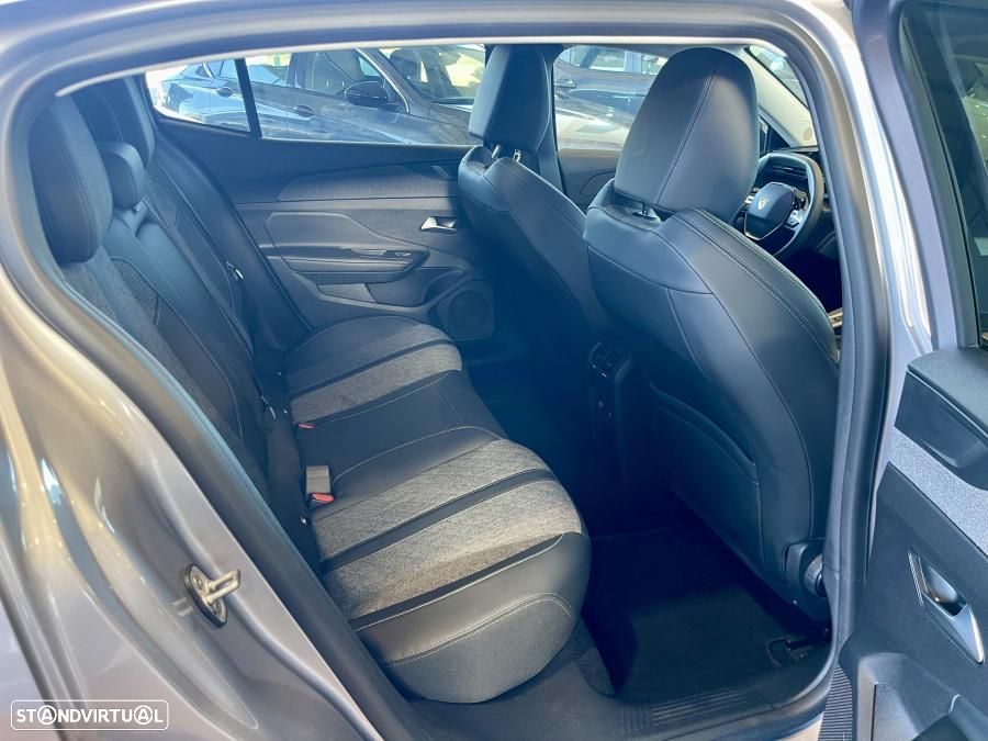 Peugeot 408 1.2 PureTech Allure EAT8 - 28