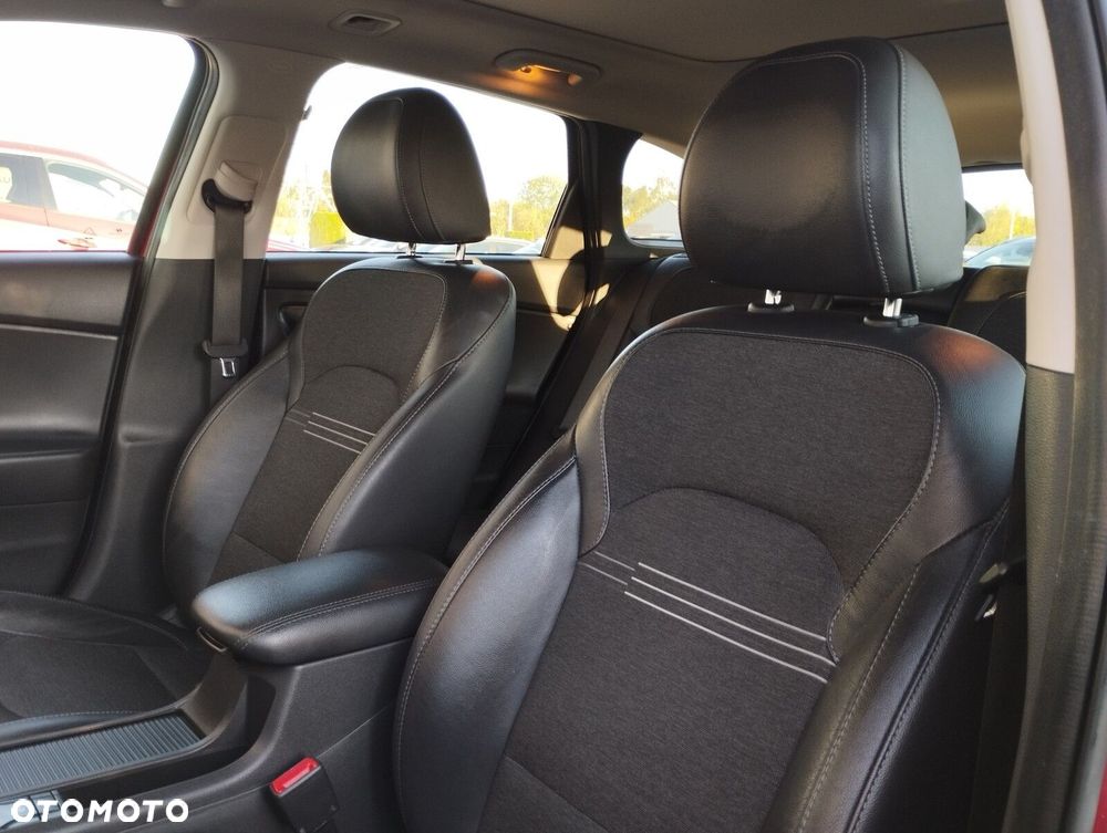 Hyundai i30 1.5 T-GDI 48V Executive DCT - 17