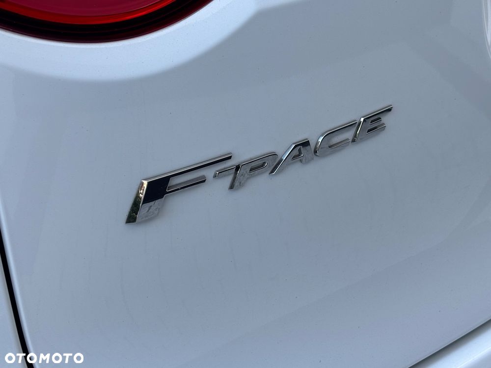 Jaguar F-Pace 2.0 i4D AWD R-Sport - 12