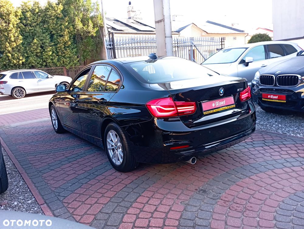 BMW Seria 3 318i - 6