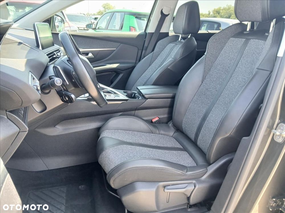 Peugeot 5008 - 8