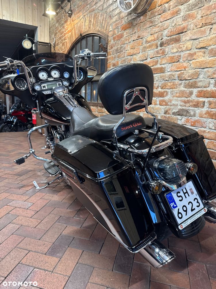 Harley-Davidson Touring Street Glide - 37