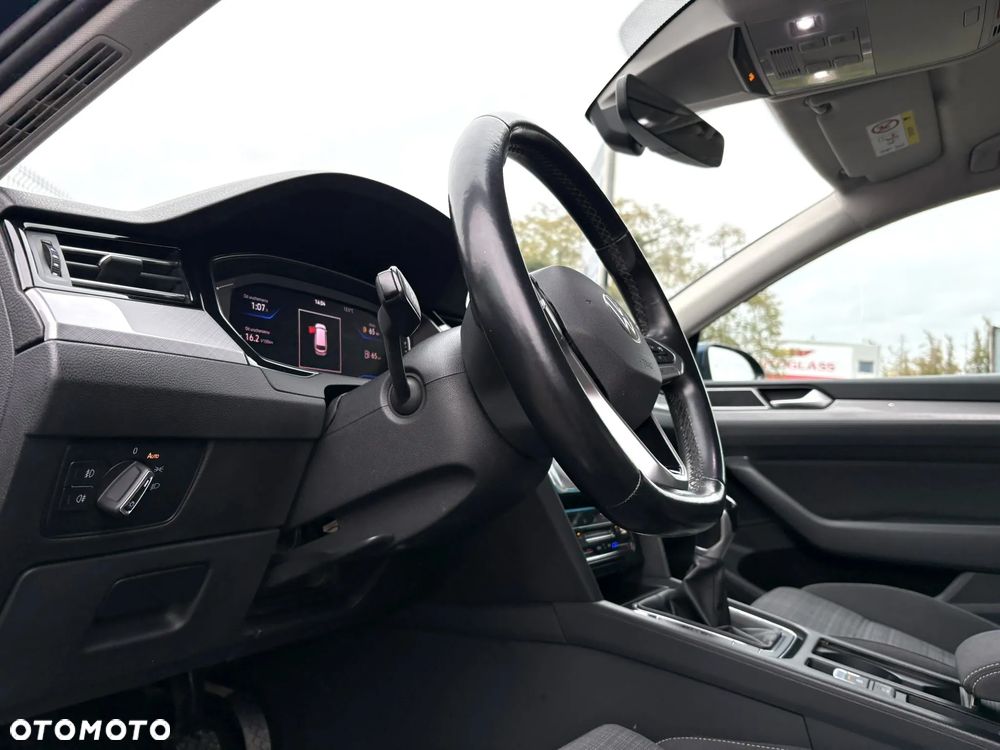 Volkswagen Passat 1.5 TSI EVO Business - 10