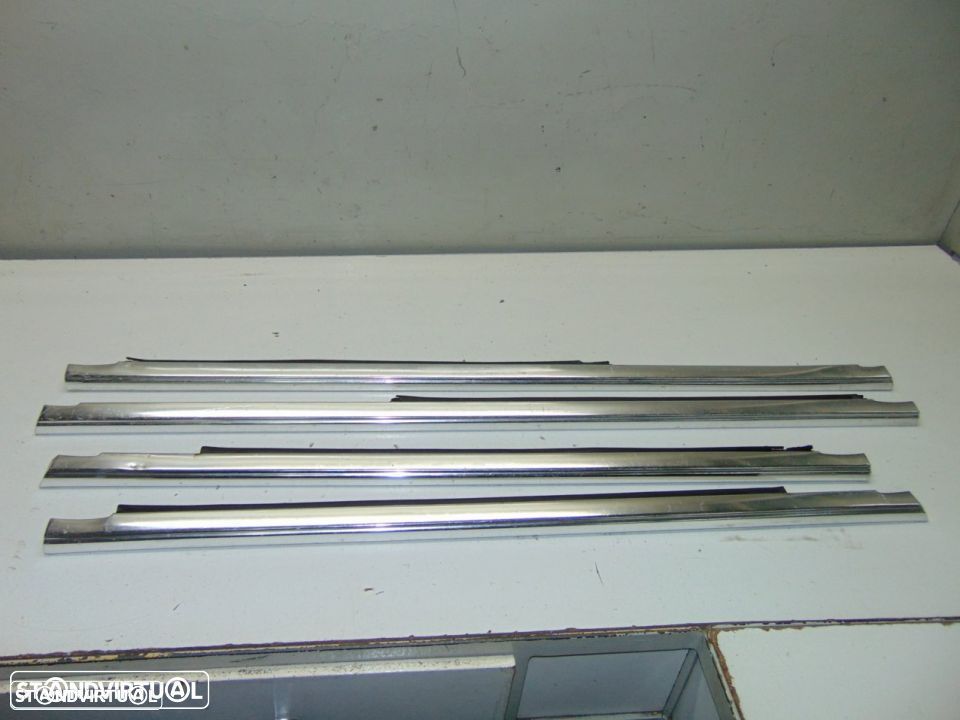 Mercedes W115 - raspadores das portas - 1