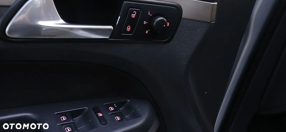 Volkswagen Touran 1.9 TDI DSG United - 22