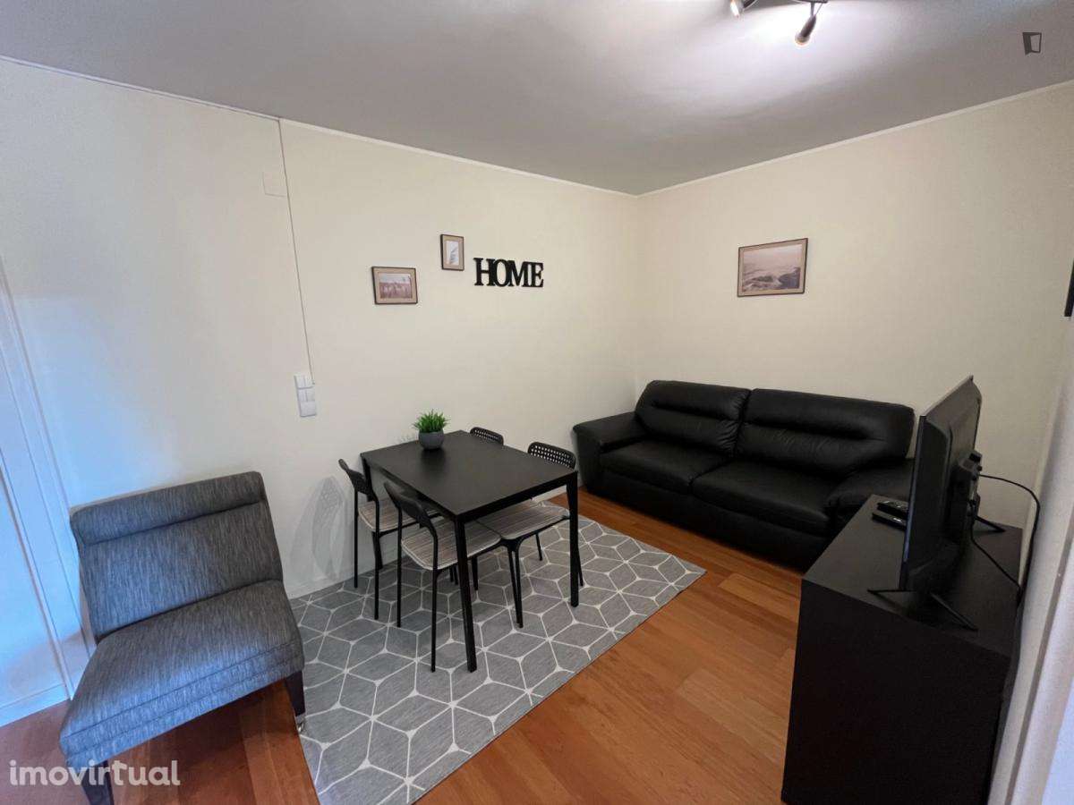 Quarto - localizado em Paranhos Porto - Grande imagem: 2/12