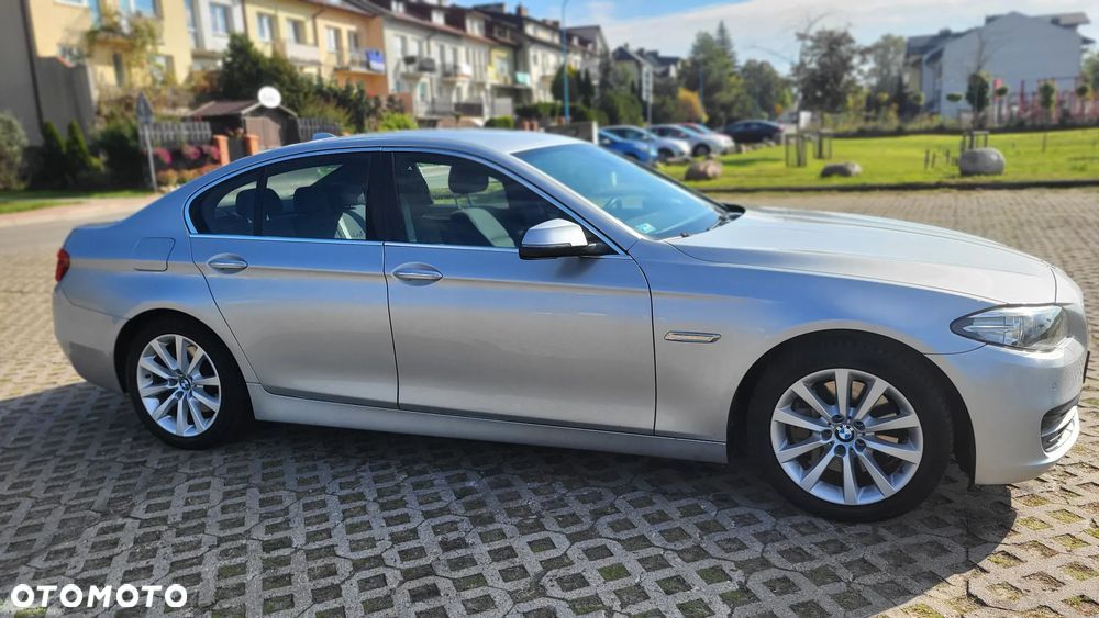 BMW Seria 5 525d xDrive - 11