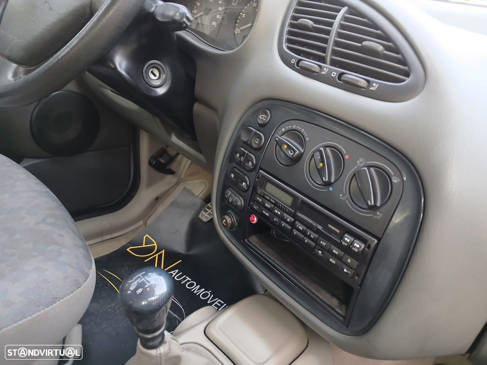 Ford Galaxy 1.9 TDi GLX - 10