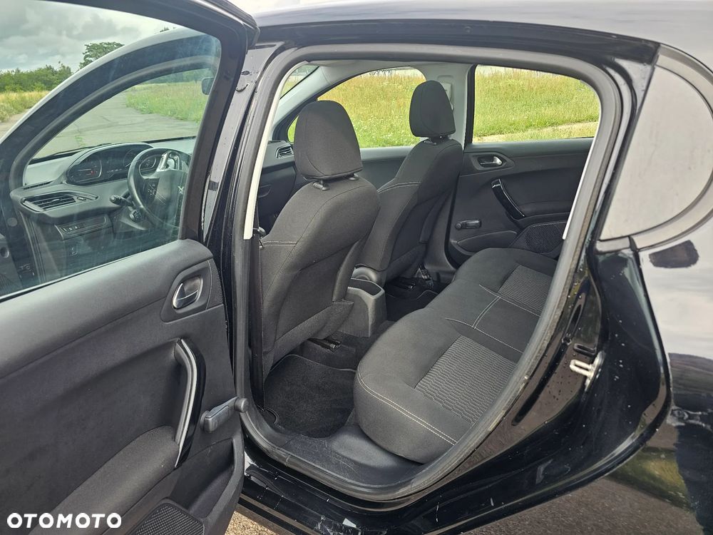 Peugeot 208 PureTech 82 Urban Move - 19