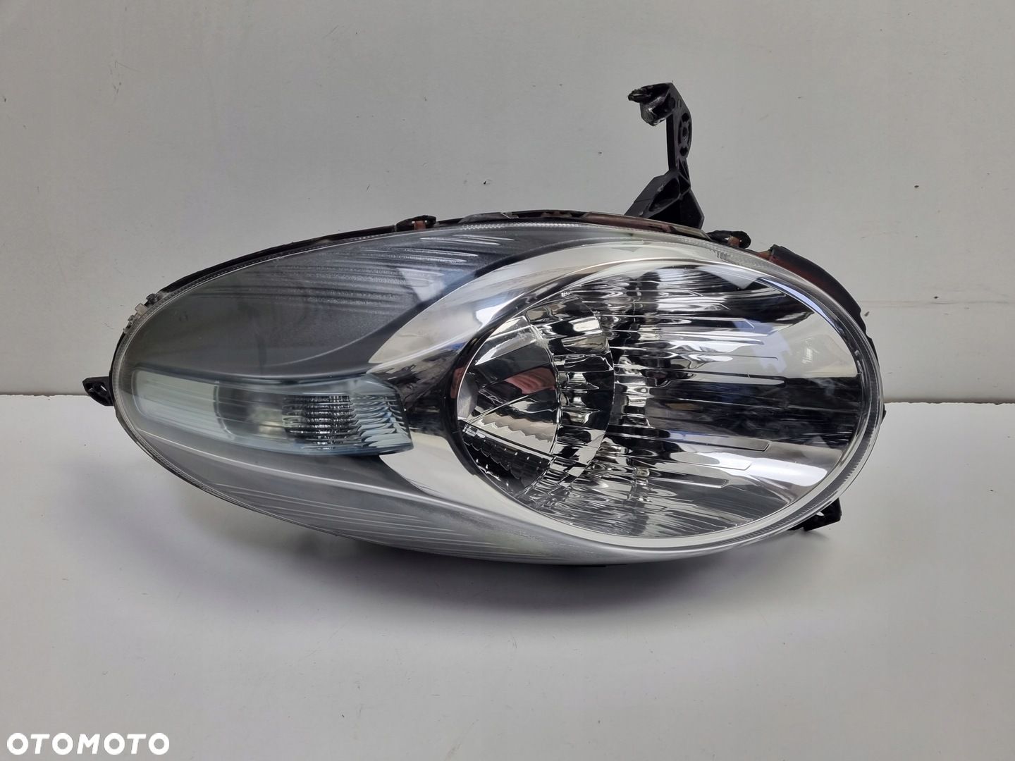 Nissan Micra K12 03-10r PRZEDNIA LAMPA PRAWA PRAWY PRZÓD 26060BG00B - 1