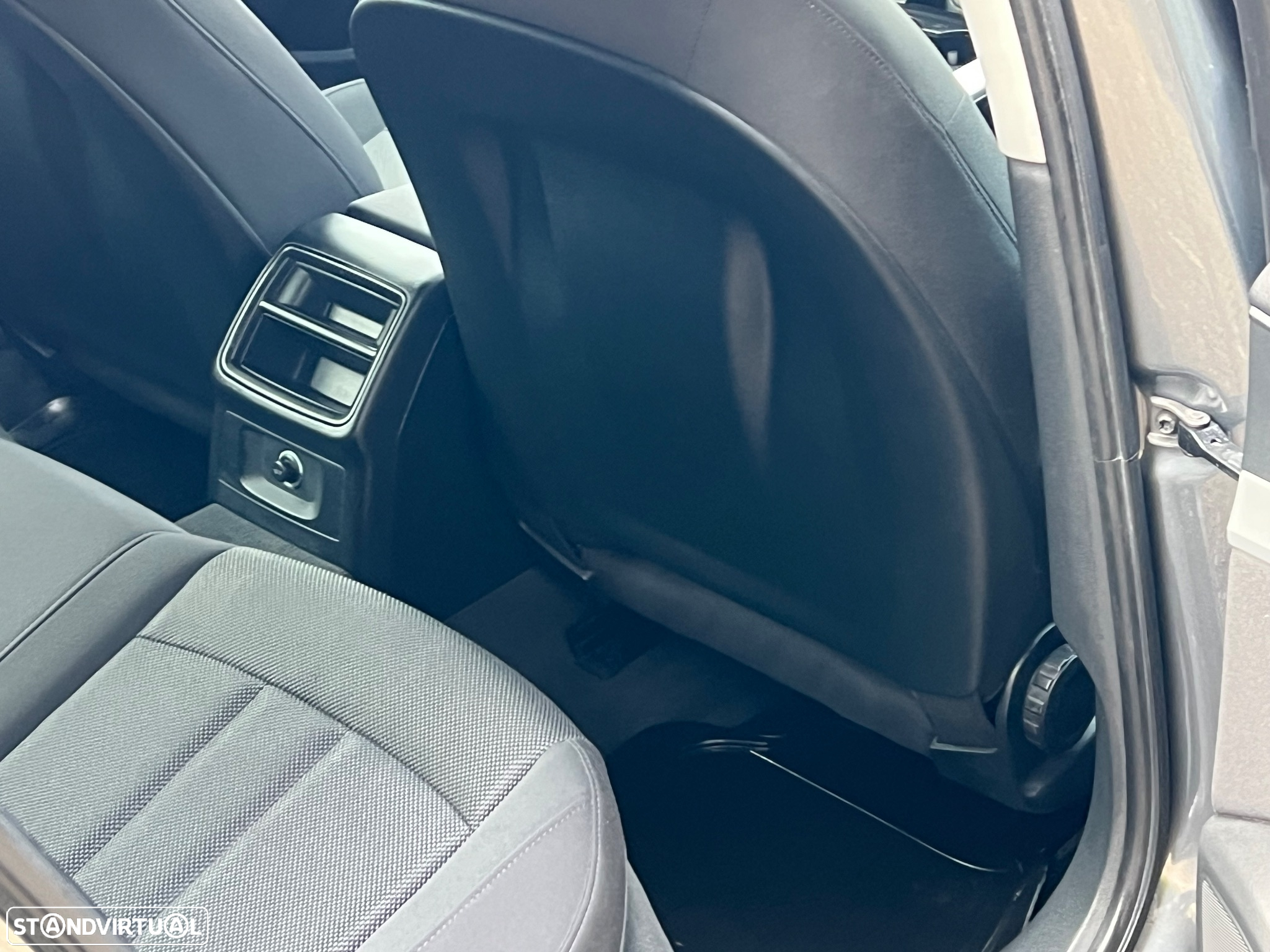 Audi A4 Avant 2.0 TDI Advance - 9
