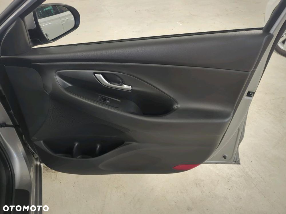 Hyundai i30 1.5 DPI Classic + - 16