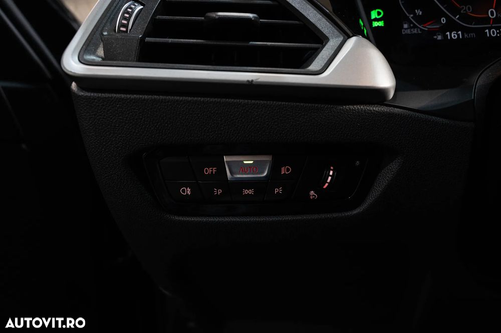 BMW Seria 3 318d Aut. Luxury Line - 26