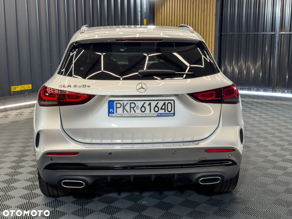 Mercedes-Benz GLA - 17