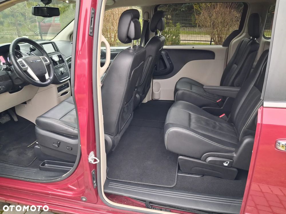 Chrysler Town & Country 3.6 Limited - 10