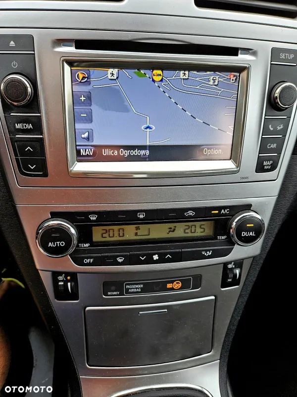 Toyota Avensis 2.0 D-4D Premium - 20