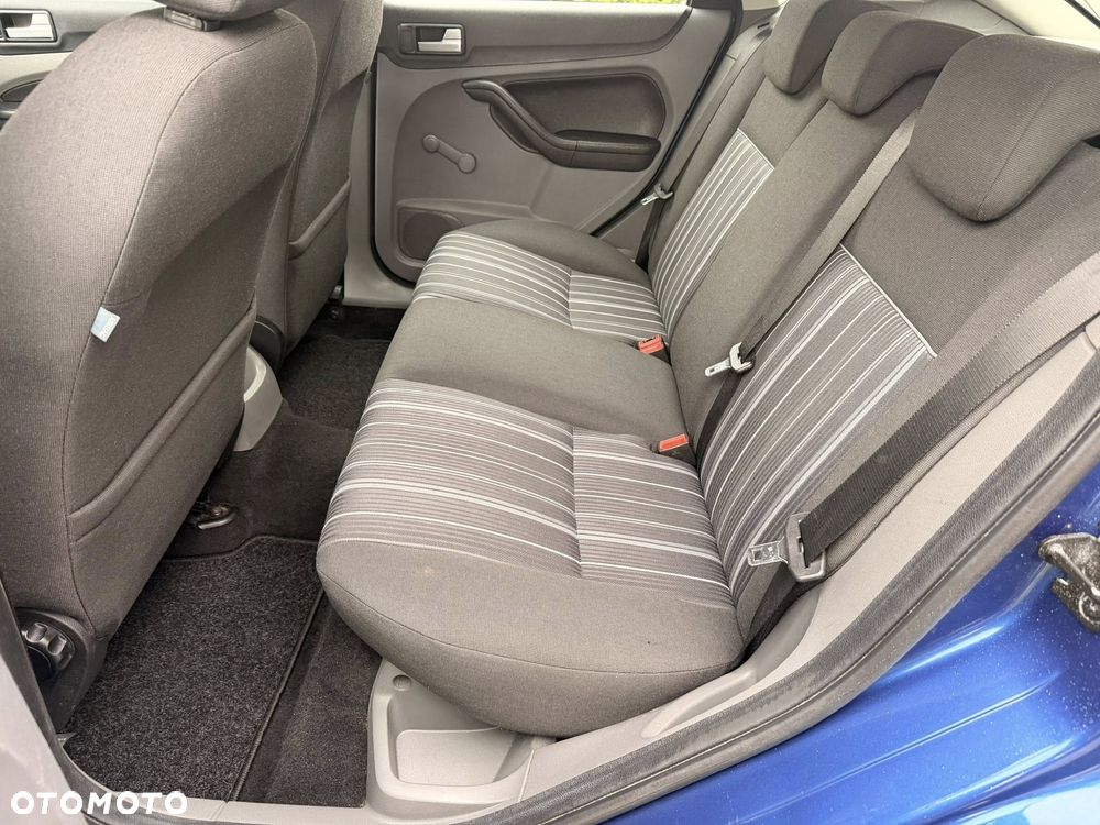 Ford Focus 1.6 16V Style+ - 26