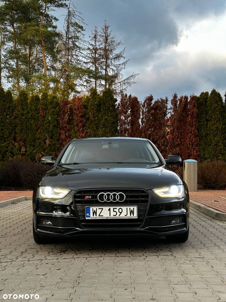 Audi A4 Limousine - 1
