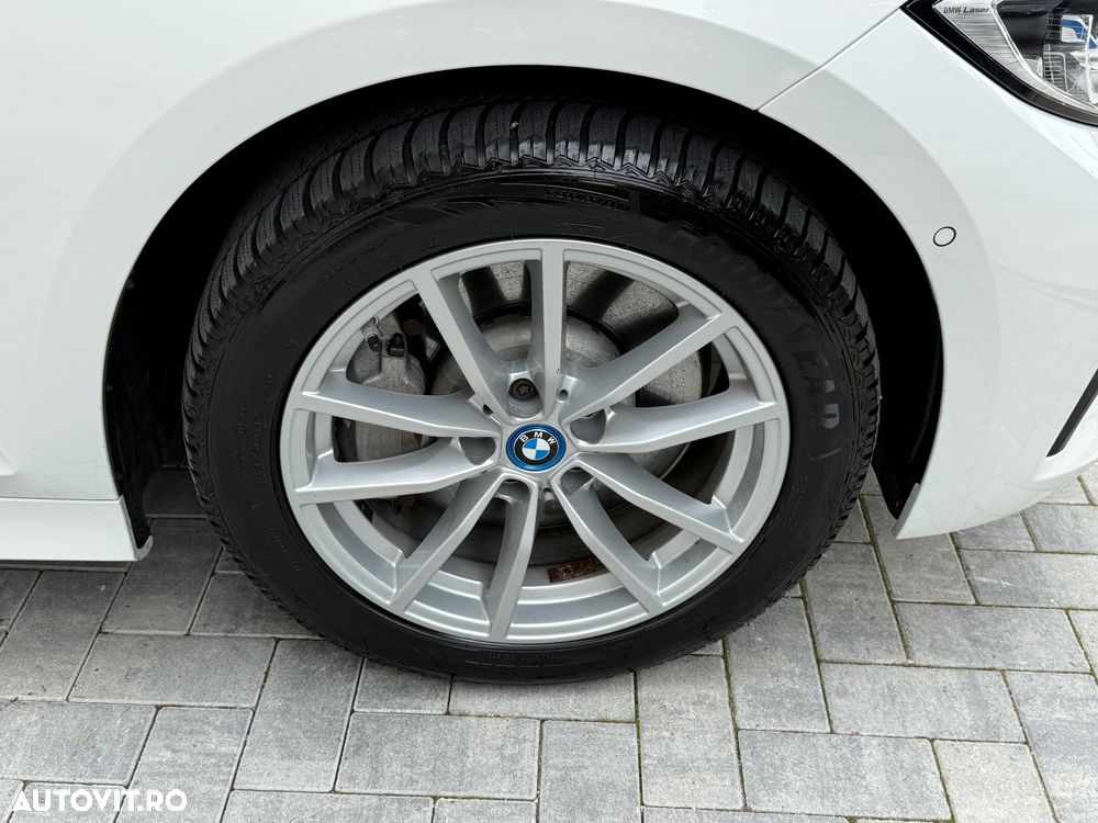 BMW Seria 3 330e xDrive Aut. Sport Line - 21