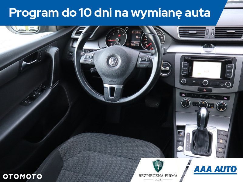 Volkswagen Passat - 8