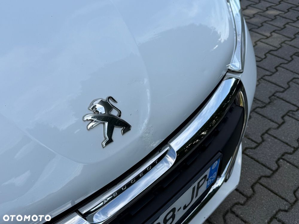 Peugeot 208 1.6 BlueHDi Allure S&S - 10