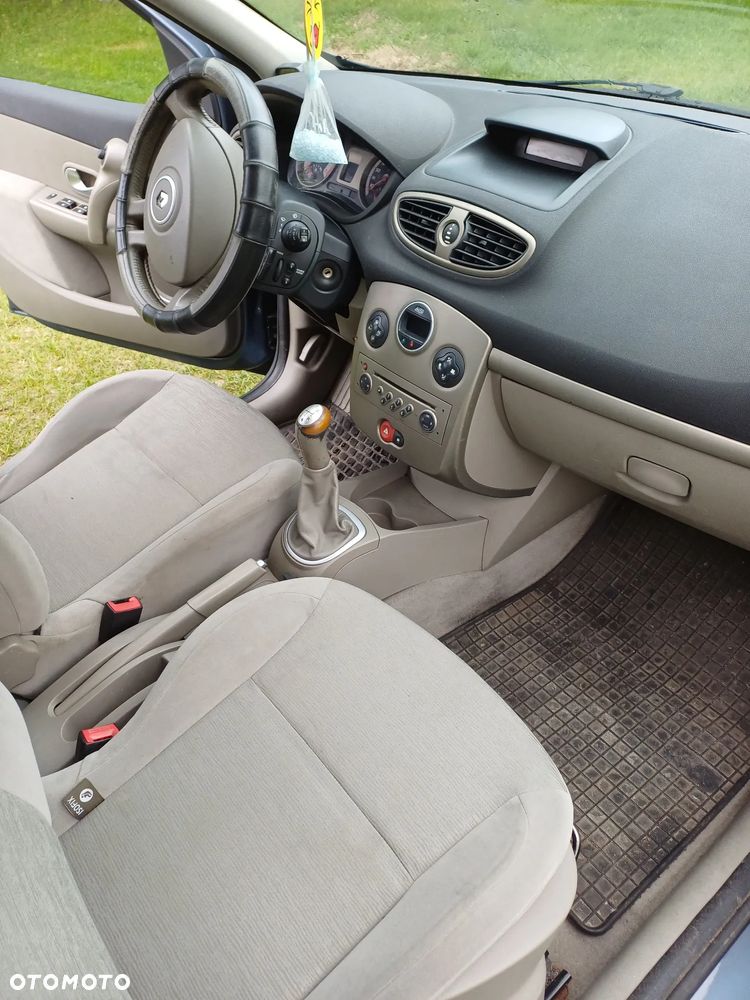 Renault Clio 1.6 16V Privilege - 9