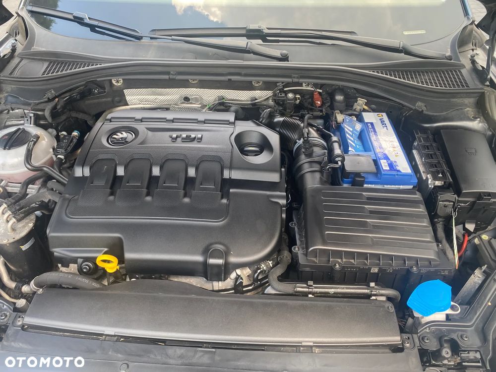 Skoda Superb 2.0 TDI L&K DSG - 34