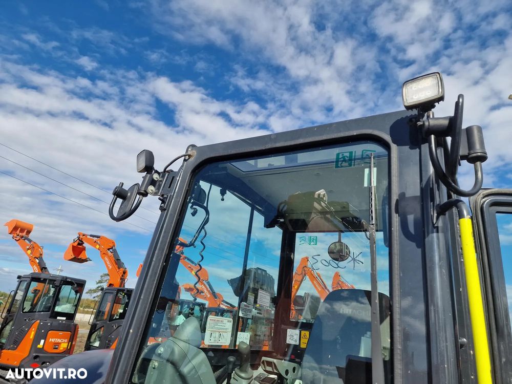 Hitachi ZX65-6, 2023, 1.208h, Masa operationoala 6,5t, lamaAd sapare 5m, CUPLA RAPIDA HIDRAULICA +3 CUPE NOI, senile cauciuc PAD 90% ok, Inst picon, Aer conditionat, Sistem antifurt, Ridica 3t, posibilitate leasing 4 ani, STARE CA NOU-PROMOTIE 55.900 EUR+Tva - 25