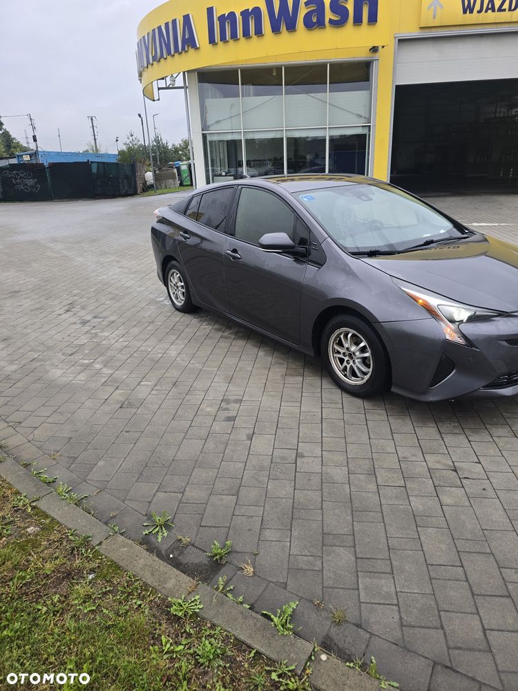 Toyota Prius - 4