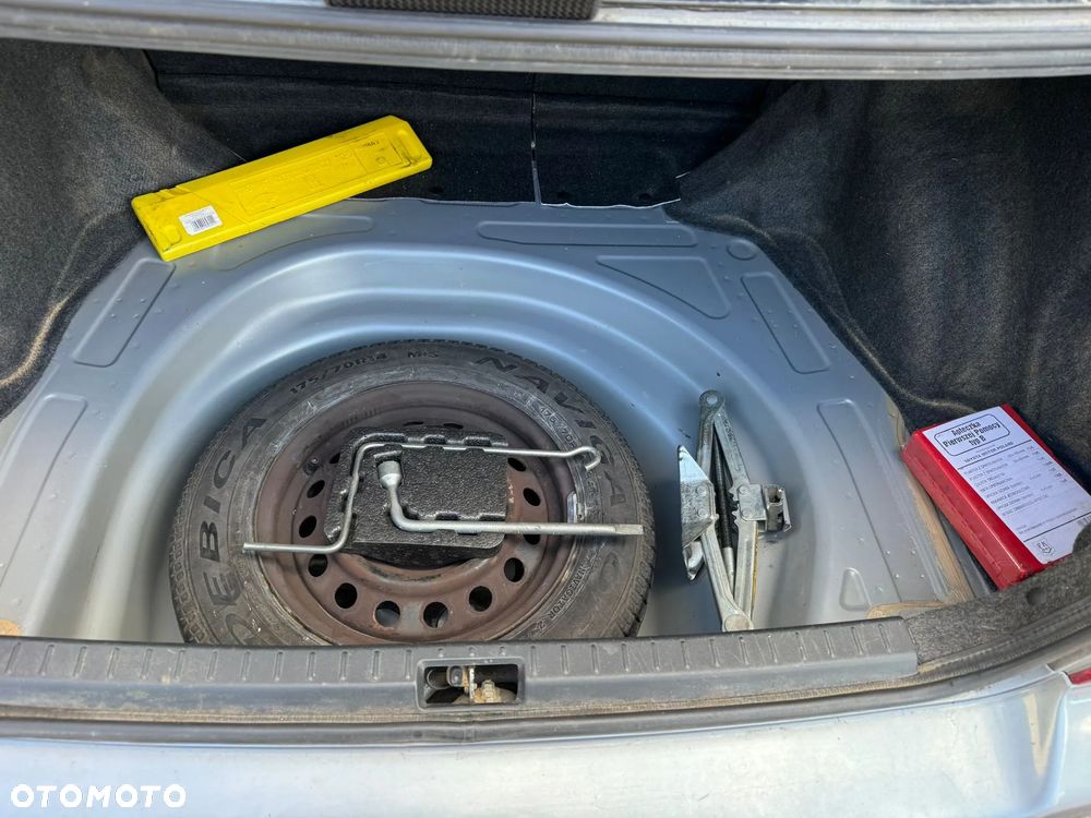 Toyota Corolla 1.4 VVT-i Base - 15