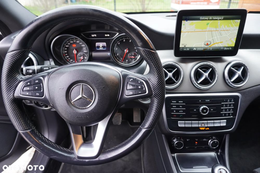 Mercedes-Benz CLA 200 Peak Edition - 18
