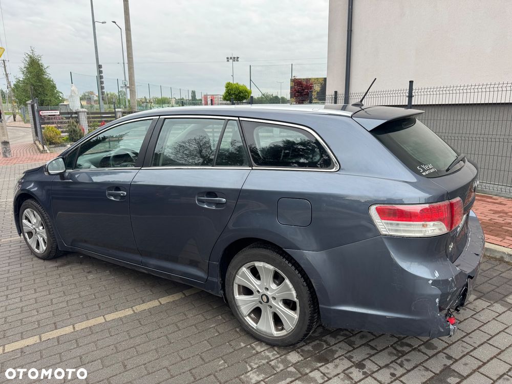 Toyota Avensis - 9