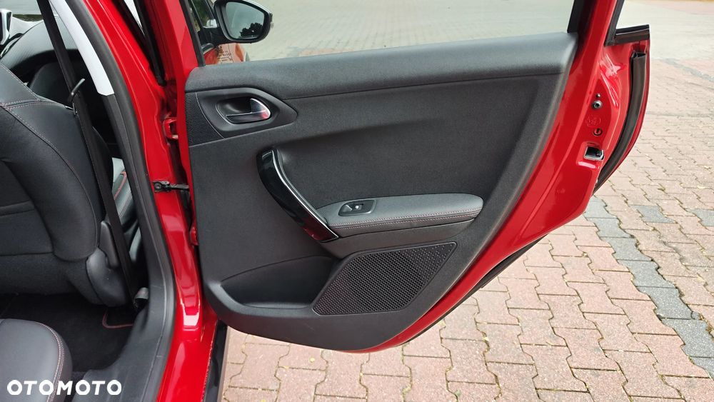 Peugeot 2008 1.2 PureTech GT Line S&S - 25