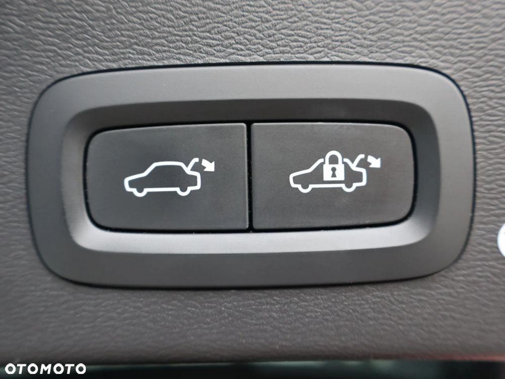 Volvo XC 40 T3 Momentum Pro - 17