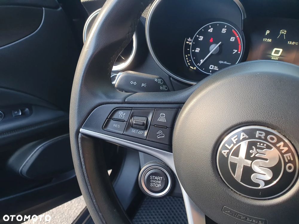 Alfa Romeo Stelvio 2.0 Turbo Q4 - 32