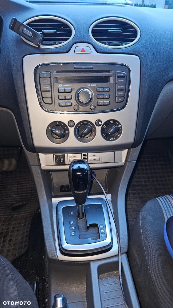 Ford Focus 1.6 Ghia - 10