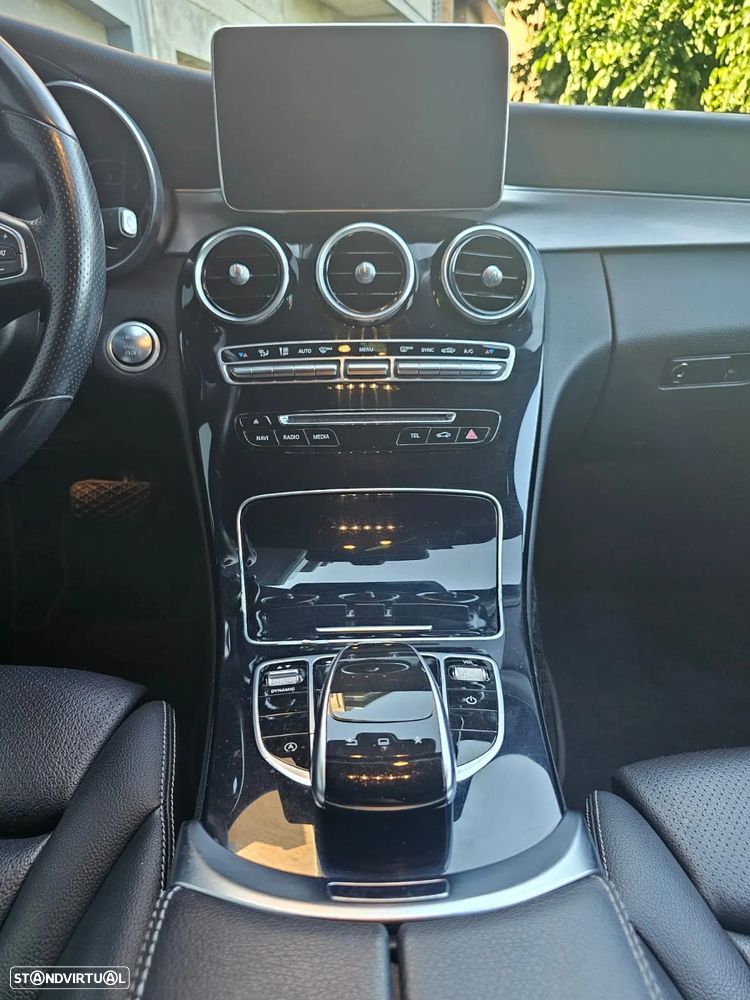 Mercedes-Benz 200 - 6
