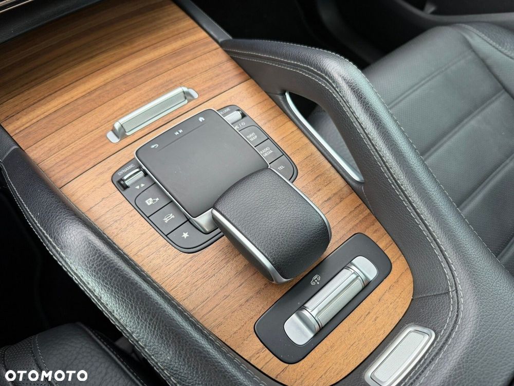 Mercedes-Benz GLS - 25