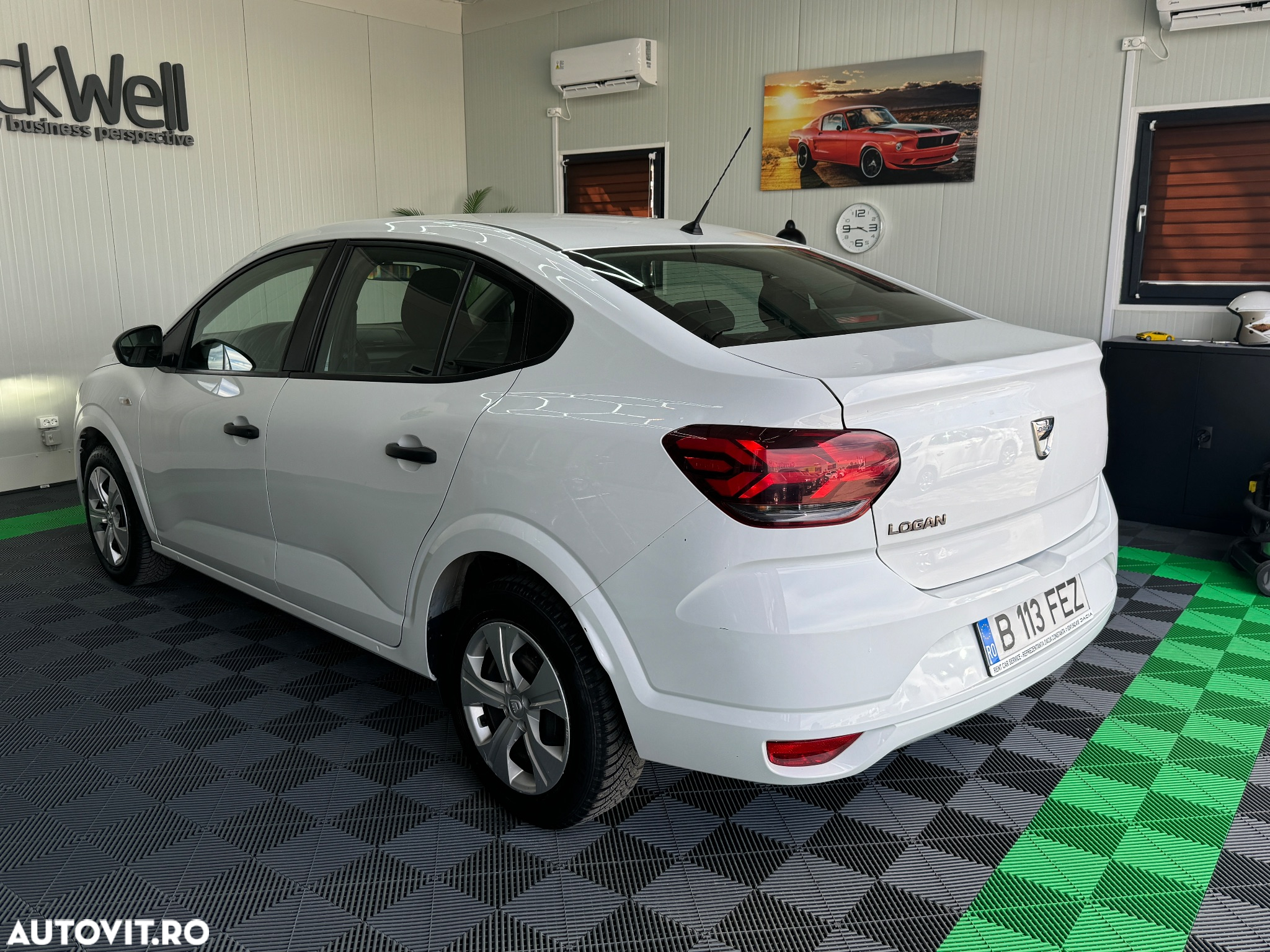 Dacia Logan TCe 90 Essential - 4