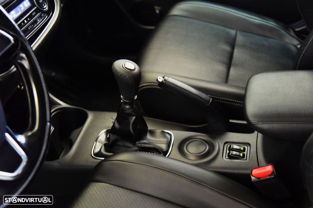 Mitsubishi Outlander 2.2 DI-D Intense - 15
