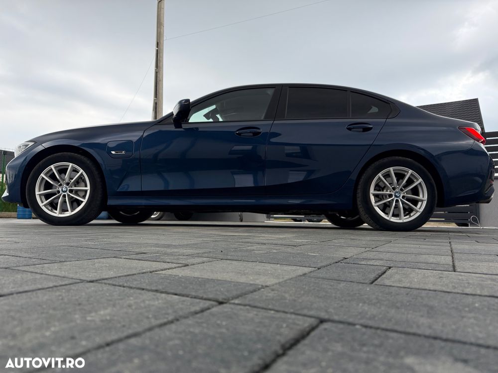 BMW Seria 3 330e Aut. Luxury Line - 18