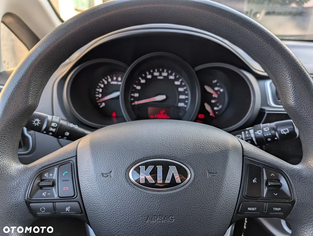 Kia Rio - 11
