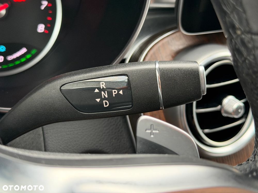 Mercedes-Benz GLC 300 4Matic 9G-TRONIC AMG Line - 21